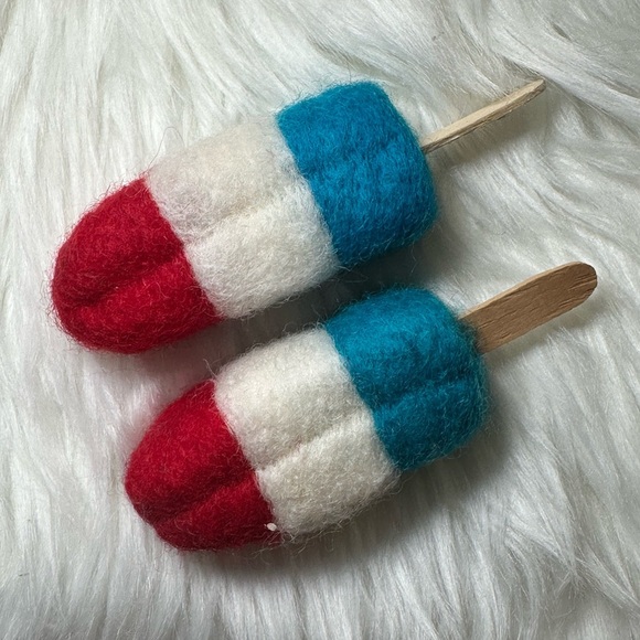 Patriotic Party Supplies Set with Red, Blue, and White Decorations - Picture 3 of 6